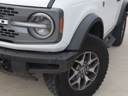 Used 2023 Ford Bronco Badlands image 3