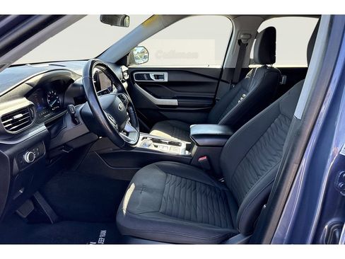 Used 2021 Ford Explorer XLT image 11