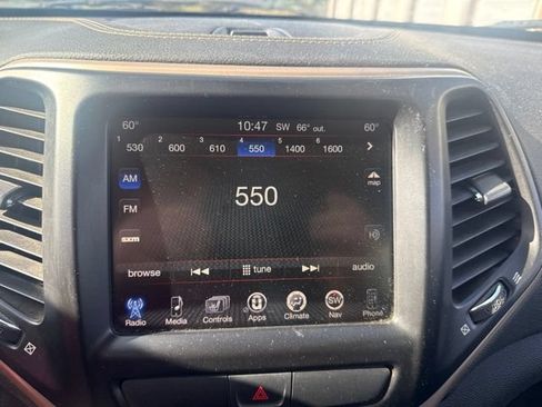 Used 2016 Jeep Cherokee Limited w/ Trailer Tow Group AWD/4WD image 2