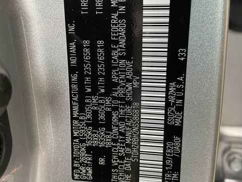 Used 2022 Toyota Highlander XLE AWD/4WD image 32