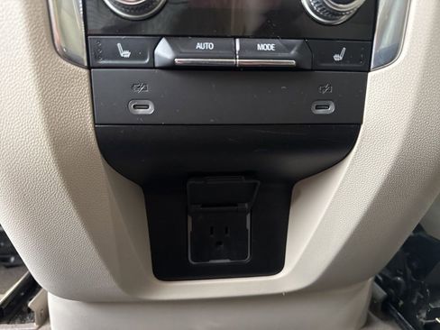 Used 2022 GMC Yukon XL Denali image 41