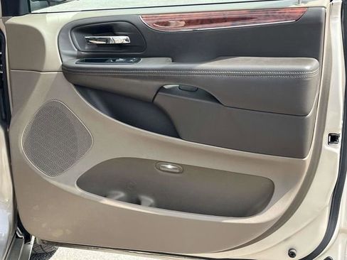 Used 2014 Chrysler Town & Country Touring FWD image 26
