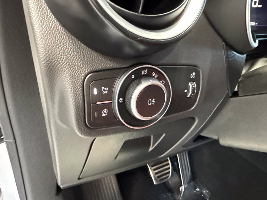 Used 2024 Alfa Romeo Stelvio Veloce AWD/4WD image 23