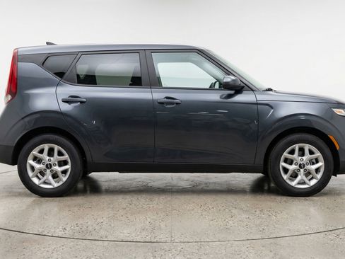 Used 2025 Kia Soul LX w/ LX Technology Package FWD image 11
