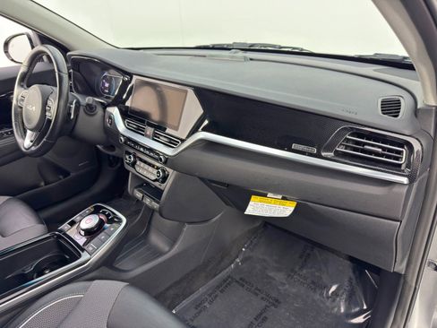 Used 2022 Kia Niro EX w/ Cold Weather Package image 13