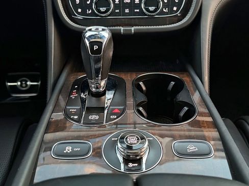 Used 2019 Bentley Bentayga AWD/4WD image 44