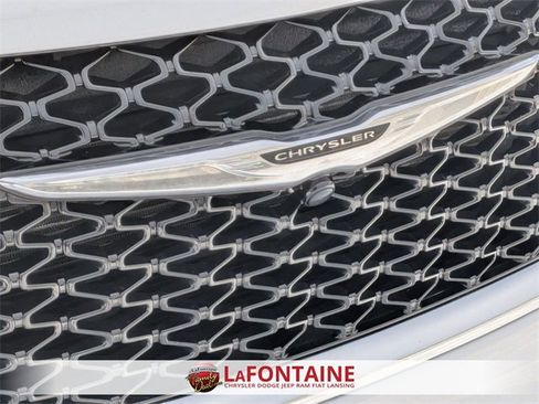 Certified 2024 Chrysler Pacifica Touring-L image 9