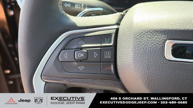 Used 2023 Jeep Grand Cherokee L Limited AWD/4WD image 13