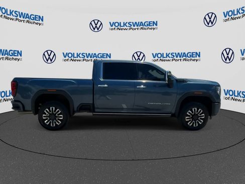 Used 2024 GMC Sierra 3500 Denali Ultimate AWD/4WD image 9