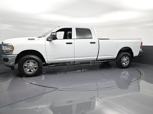 Used 2024 RAM 2500 Tradesman w/ Chrome Appearance Group AWD/4WD image 7