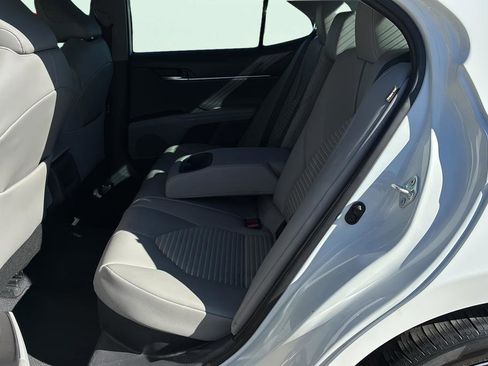 Used 2022 Toyota Camry SE FWD image 14