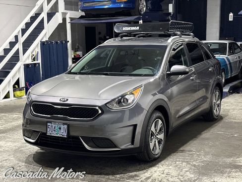 Used 2017 Kia Niro LX FWD image 3