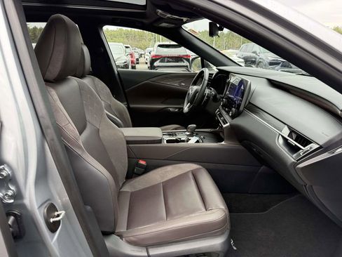 Used 2025 Lexus RX 450h AWD w/ Luxury Package image 14