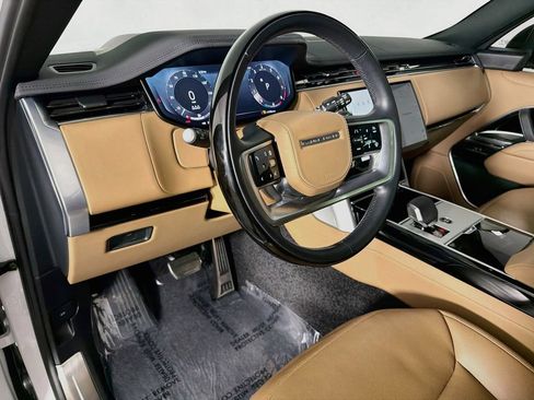 Certified 2025 Land Rover Range Rover SE AWD/4WD image 9