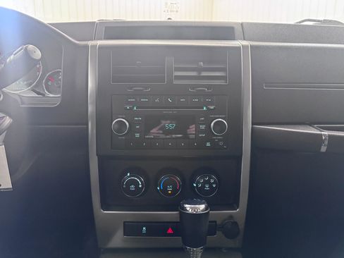 Used 2011 Jeep Liberty Sport image 17