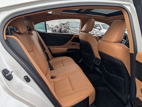 Used 2022 Lexus ES 350 Luxury w/ Accessory Package image 12