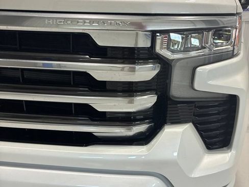 Used 2025 Chevrolet Silverado 1500 High Country w/ Technology Package AWD/4WD image 12