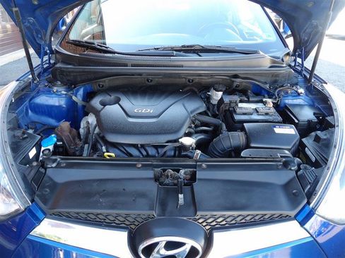 Used 2017 Hyundai Veloster FWD image 26