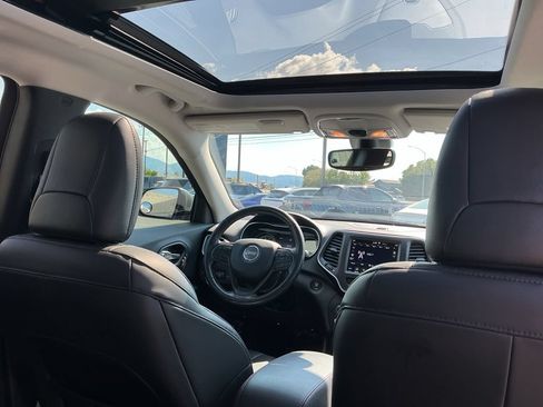 Used 2020 Jeep Cherokee Trailhawk AWD/4WD image 23