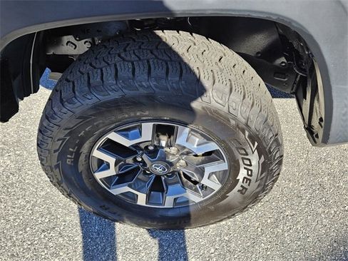 Used 2021 Toyota Tacoma TRD Off-Road image 17
