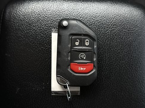 Used 2020 Jeep Gladiator Mojave w/ Cold Weather Group image 23