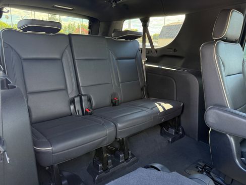 Used 2025 Chevrolet Suburban Premier AWD/4WD image 21