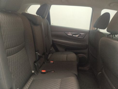 Used 2018 Nissan Rogue S FWD image 19