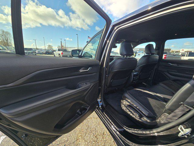 Used 2024 Jeep Grand Cherokee L Altitude AWD/4WD image 20
