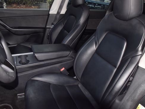 Used 2021 Tesla Model Y Long Range image 28