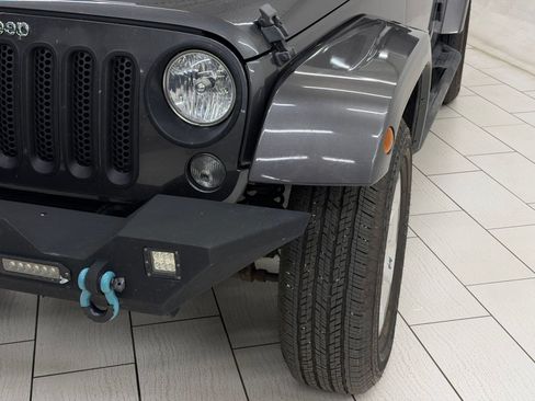 Used 2014 Jeep Wrangler Unlimited Sahara w/ Connectivity Group AWD/4WD image 9