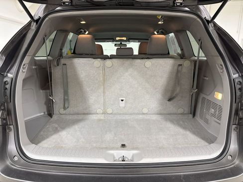 Used 2015 Toyota Highlander LE FWD image 24
