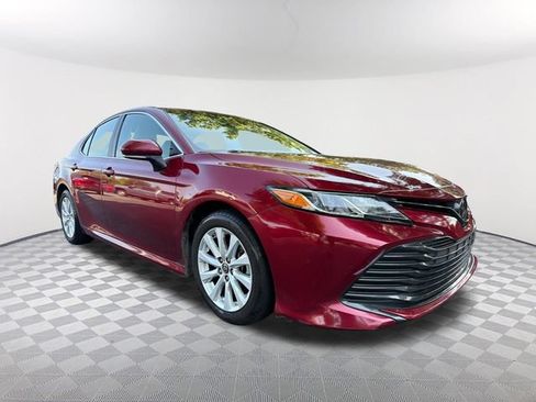 Used 2018 Toyota Camry LE w/ Convenience Package FWD image 3