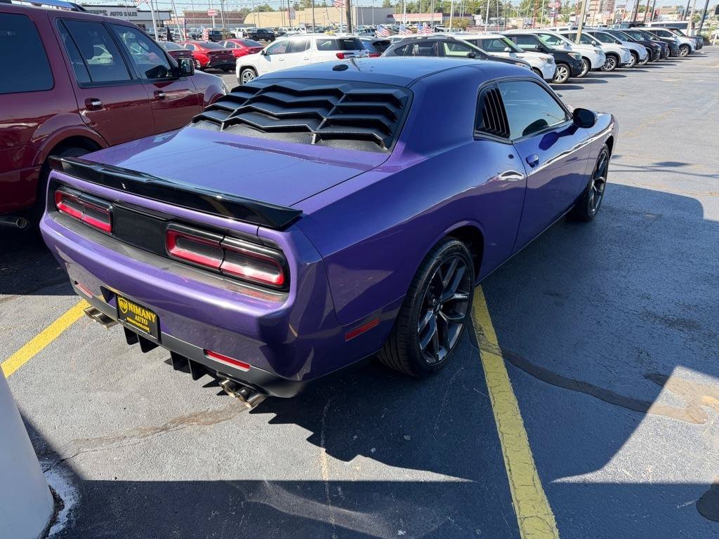Used 2019 Dodge Challenger SXT w/ Blacktop Package RWD image 5