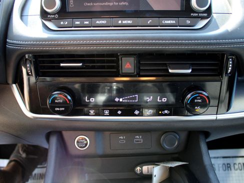 Used 2021 Nissan Rogue SV image 24