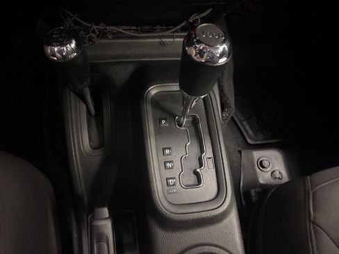 Used 2018 Jeep Wrangler Unlimited Sport w/ Connectivity Group image 18