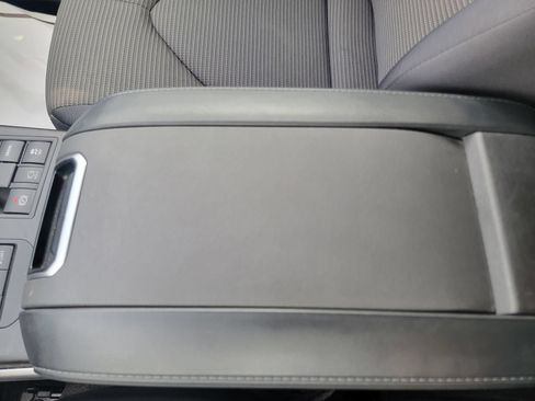 Used 2024 Toyota Highlander LE AWD/4WD image 29