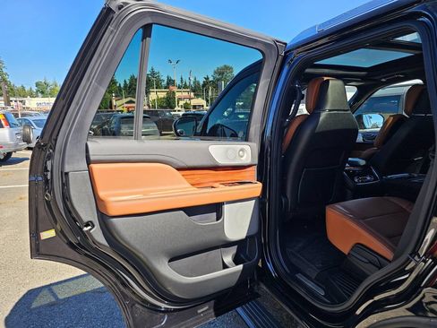 Used 2019 Lincoln Navigator Reserve AWD/4WD image 13