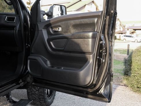 Used 2018 Nissan Titan SV w/ SV Convenience Package image 45