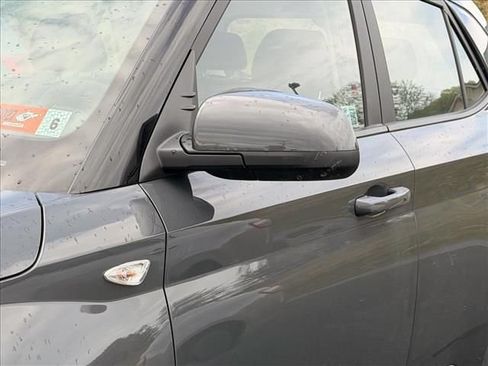 Used 2025 Hyundai Venue SEL FWD image 33