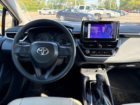 Used 2025 Toyota Corolla LE w/ LE Premium Package FWD image 7