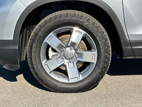 Certified 2025 Honda Ridgeline RTL image 33
