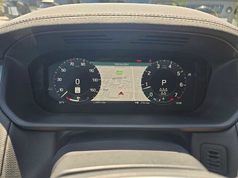 Certified 2025 Land Rover Discovery Dynamic SE image 28