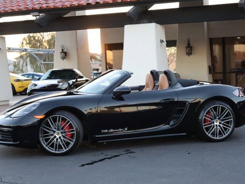 Used 2018 Porsche 718 Boxster S image 5