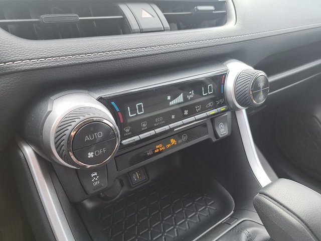 Used 2025 Toyota RAV4 XLE AWD/4WD image 18