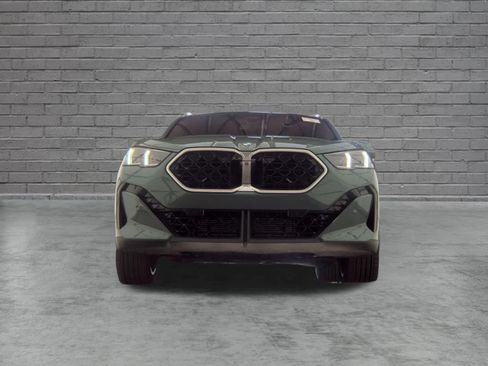 Used 2025 BMW X2 xDrive28i w/ Premium Package AWD/4WD image 2