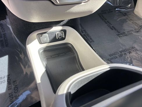 Used 2021 Chrysler Pacifica Touring-L image 25