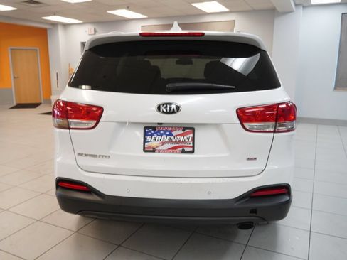 Used 2016 Kia Sorento FWD w/ LX Convenience Package image 8