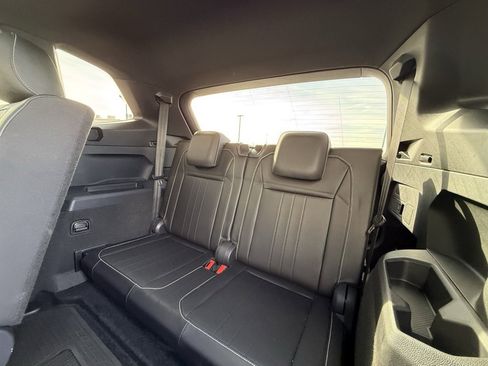 Used 2024 Volkswagen Tiguan SE R-Line image 7