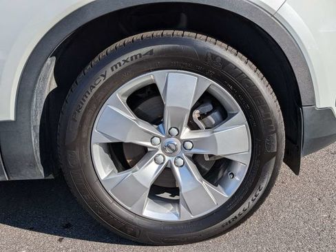 Used 2021 Volvo XC40 T4 Momentum w/ Premium Package FWD image 12