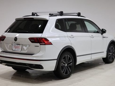 Used 2022 Volkswagen Tiguan SE R-Line AWD/4WD image 8
